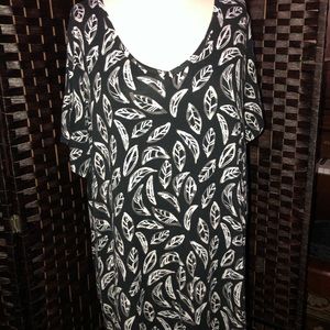 Evri Black Modern Tee with leaf print 1x